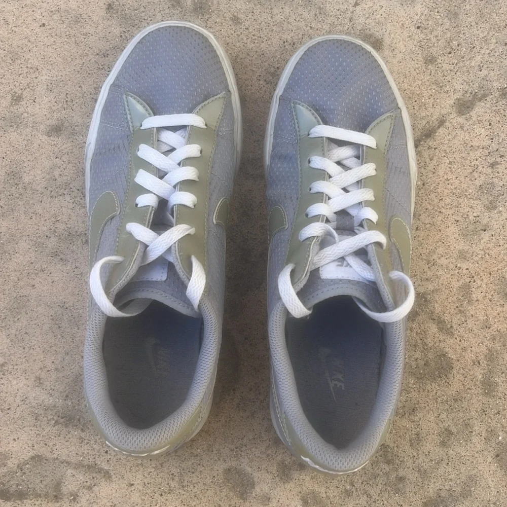 Nike Classic Women's Wolf Grey Sneakers Size 9